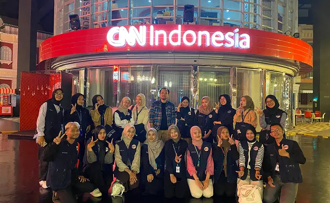 Kunjungan industri media LPM Bewara Pers ke kantor CNN Indonesia Biro Jawa Barat