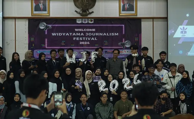 Foto bersama di acara Widyatama Journalism Festival 2024